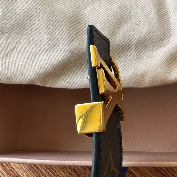 Authentic Louis Vuitton Initials 30mm Reversible Belt - Picture 11 of 16